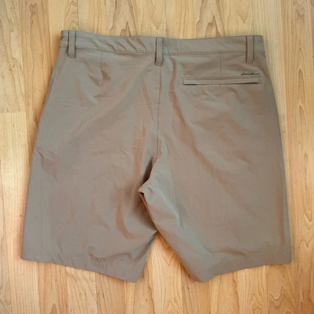 Eddie Bauer Shorts Flat Front Khaki Large Flexion Amphib Hiking Water Active